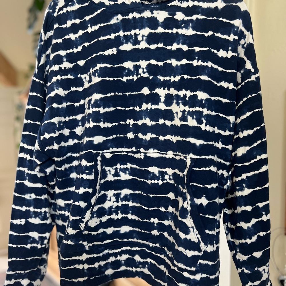 Athleta Blue and White Balance Printed Hoodie NWT Large